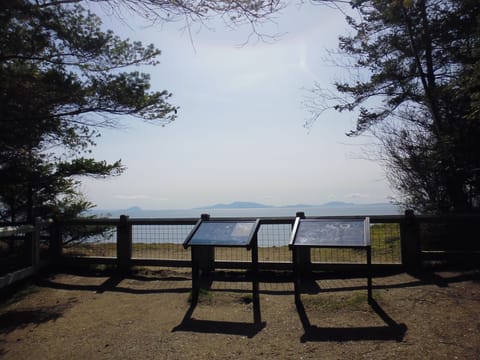 There are many lookouts and plaques explaining the area.