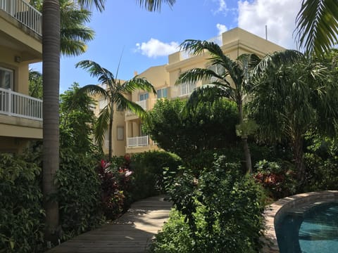 Garden View Apartment..cool with easy access