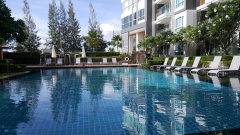 Superb  relaxing pool environment  -only a 3 minute stroll to the quiet beach. 