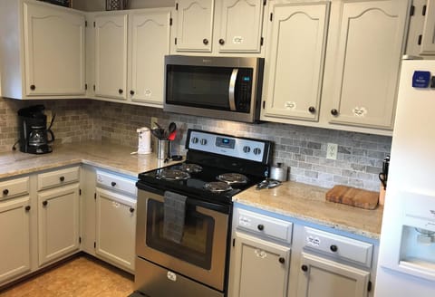 Kitchen - New Oven and Microwave