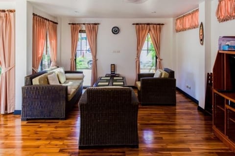 Rom Yen Guest House - Living Room