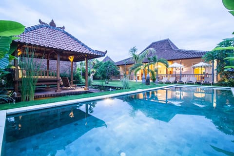 Wide Garden Private Pool Villa