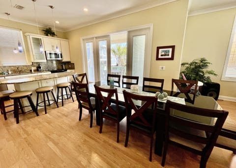 Indoor and covered outdoor seating, for 20+ guests.  Home gets wonderful breezes