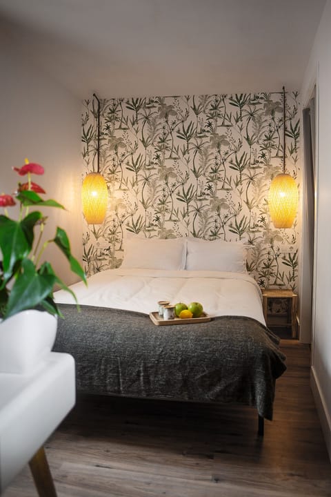 Room1 
12m
1 double bed
1 bathroom with shower