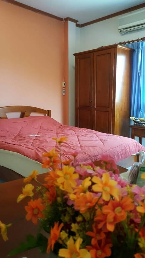 Mountain view room L, Bedding style to all our rooms