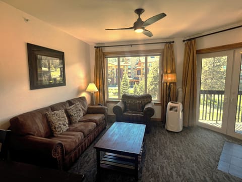 Renovated top-floor Juniper Springs condo with mountain views