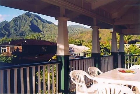 Large Lanai (porch) for outdoor dining and waterfall watching