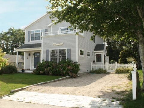 View of house from street. Driveway can fit 4 vehicles.
