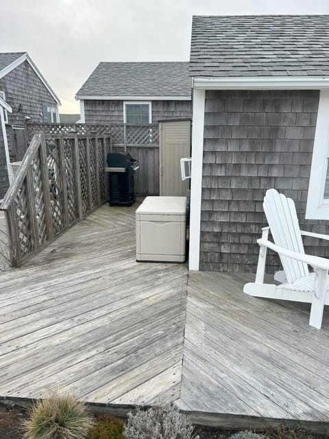 Side of cottage with Weber grill