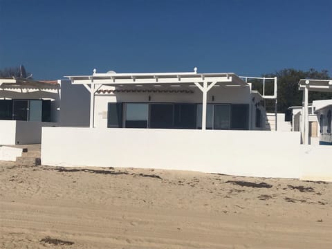 Waterfront house on the beautiful island Armona 🏝❤️