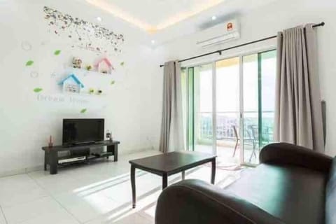 Sky Holiday home, near Spice Penang