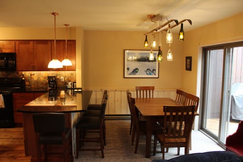 Dining room table shown with no leaves.  Thee are 3 leaves to expand the table.