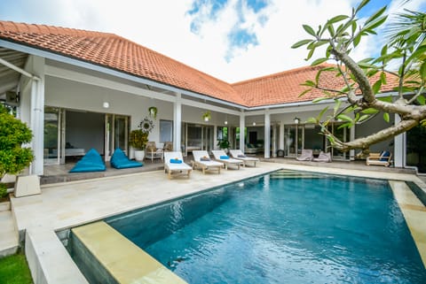 Amazing 3 BR Villa South Peninsula Bali