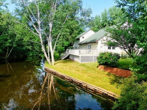 Back yard faces Hunter Creek.  Feeds into Silver Lake.  Bring your kayaks!