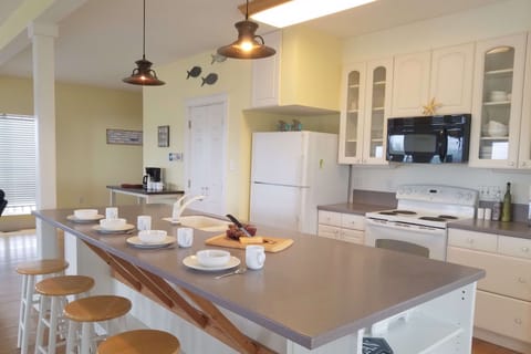 Fully Equipped Dine-In Kitchen with Seating for 10