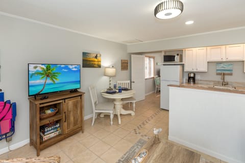 Breaking Away - lots of light, efficient use of space, full kitchen with all essentials.