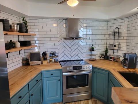 Newly Renovated Kitchen