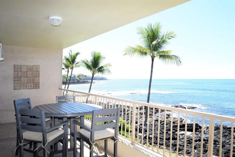 Oceanfront lanai
