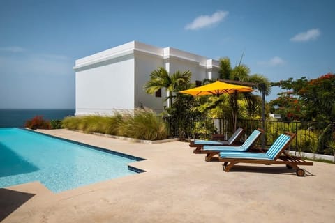 Communal infinity pool 