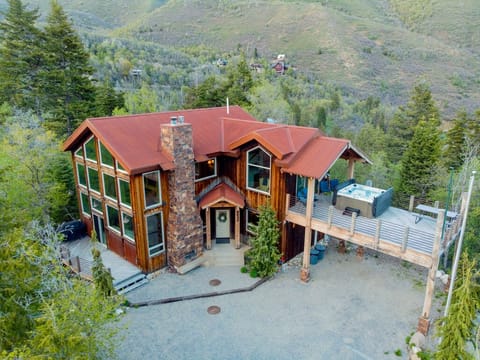 Seasons Cabin sits on a knoll above the road & cabins giving spectacular views