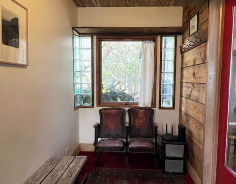 Entry Porch with original Chichester Theater chairs.
Modem, Router with Ethernet