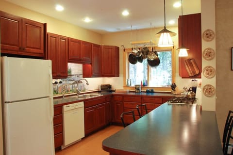 Because the owners live in Fern Way during the winter, the kitchen is fully equipped with all the appliances and tools a cook could need.
