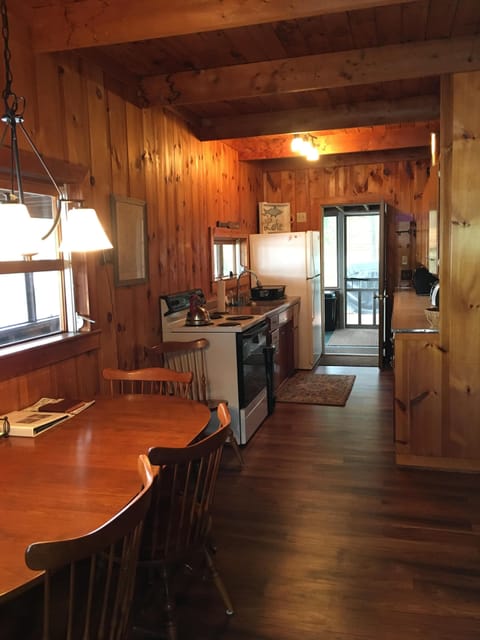 Neat and tidy fully equipped kitchen
