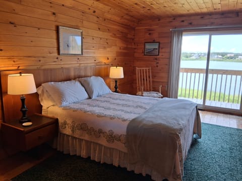 Spacious principal bedroom has an en-suite balcony with both pond & ocean views.