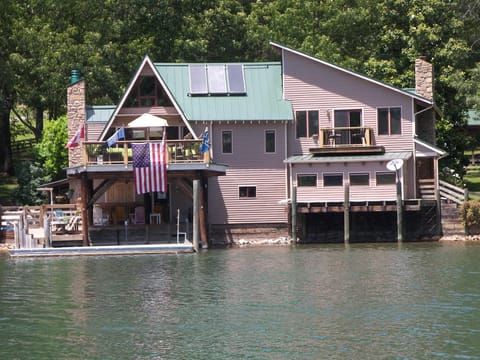 House on the Water/ No walk/ Had enough Sun for the day/ Just go inside