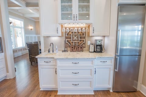 Dedicated drink station for hot or cold beverages and extra fridge and ice-maker