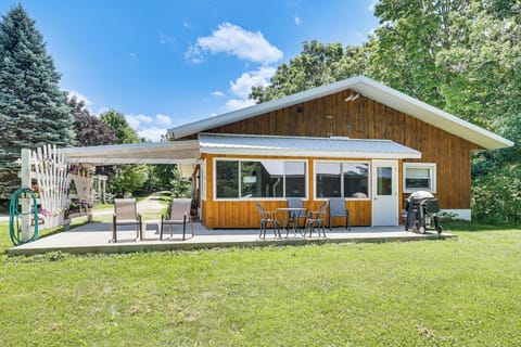 La Crescent Vacation Rental | 2BR | 1BA | 1,000 Sq Ft | Step-Free Access