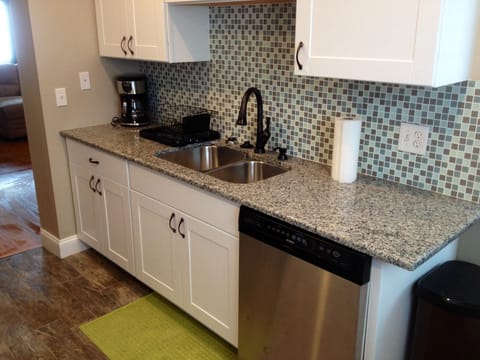 Gorgeously remodeled kitchen-Granite countertop, all stainless steel appliances!