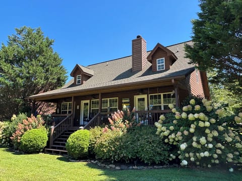 Hiawassee Riverfront Cabin