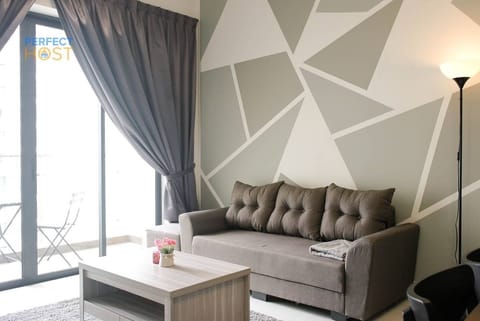 JB #15 Beachside view 2BR in Danga Bay