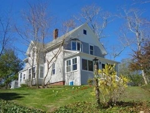 Street view of Hilltop Haven, facing the breezy and sunny front 3 season porch