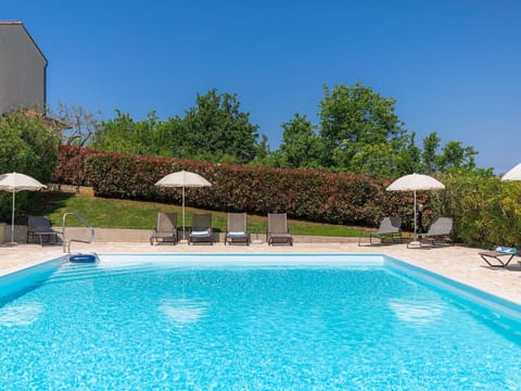Water, Plant, Sky, Property, Swimming Pool, Blue, Building, Shade, Tree, Umbrella