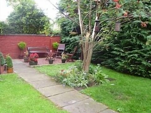 Watch the Wildlife - Squirrels and Bird Spotting