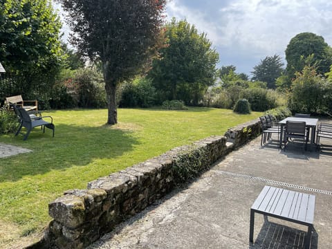  Front South Facing Garden