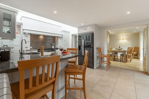 Palgrave Barn, Burnham Market: The kitchen with dining room beyond