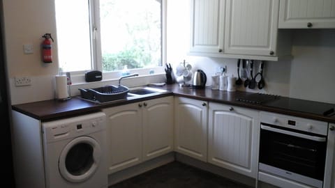 Fully fitted kitchen with integrated dishwasher