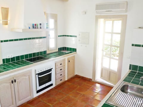 Property, Room, Green, Bathroom, Furniture, Floor, Tile, Interior Design, Building, Sink