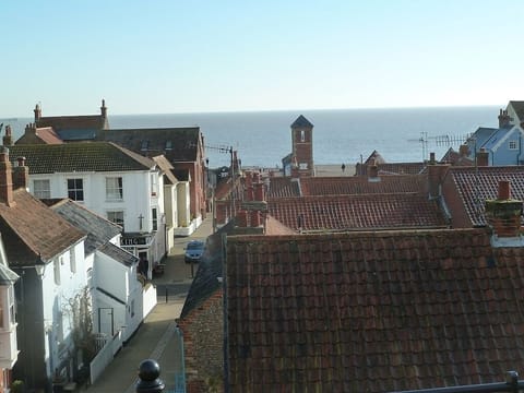 Town Steps 100yds from property