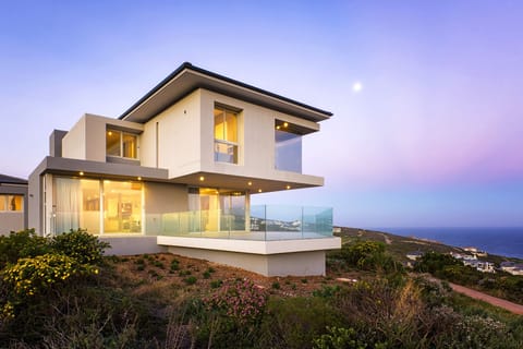 Twighlight at Saratoga House