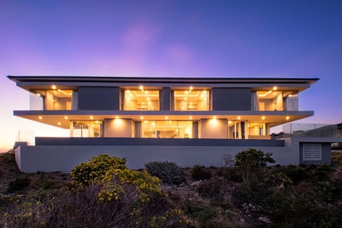 Saratoga House from the front