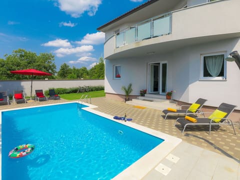 Property, Swimming Pool, House, Building, Real Estate, Leisure, Home, Villa, Vacation, Resort
