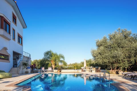 The villa offers a cozy interior style and spacious outdoor create relaxing stay