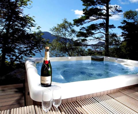 Knoydart House Luxury self contained Studio Room with hot tub and romantic bed