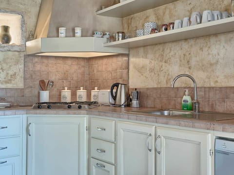 Cabinetry, Countertop, Kitchen Sink, Tap, Property, Building, Furniture, Sink, White, Kitchen