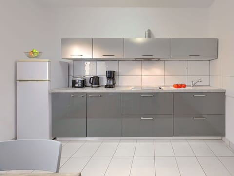 Cabinetry, Countertop, Property, Sink, Building, Tap, Kitchen Stove, Kitchen Sink, Home Appliance, Kitchen Appliance