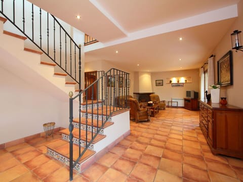 Stairs, Property, Handrail, Building, Room, Floor, Ceiling, Interior Design, Real Estate, House